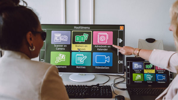 visio-rotterdam-adviesgesprek-medewerker-volwassene-computer (1).jpg visio-rotterdam-adviesgesprek-medewerker-volwassene-computer (1).jpg