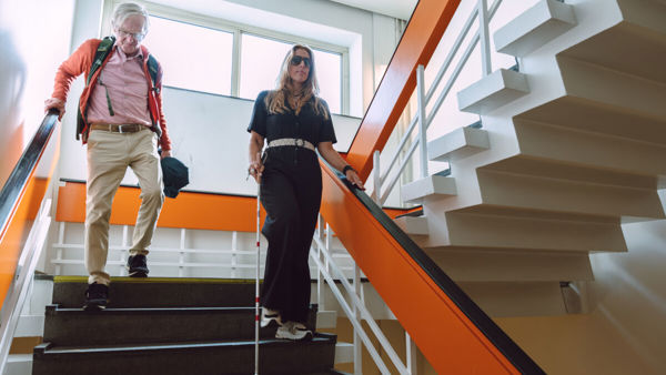 visio-rotterdam-mobiliteit-taststok-oudere-volwassene.jpg visio-rotterdam-mobiliteit-taststok-oudere-volwassene.jpg