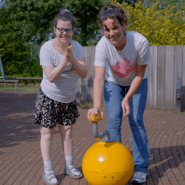 Visio-vvb-client-medewerker-speeltoestel-de-brink-vries-min.png Visio-vvb-client-medewerker-speeltoestel-de-brink-vries-min.png