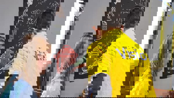 Visio-huiskamercafé-visit-gassel-leerwerkplek-lunch-koffie-thee.jpg Visio-huiskamercafé-visit-gassel-leerwerkplek-lunch-koffie-thee.jpg