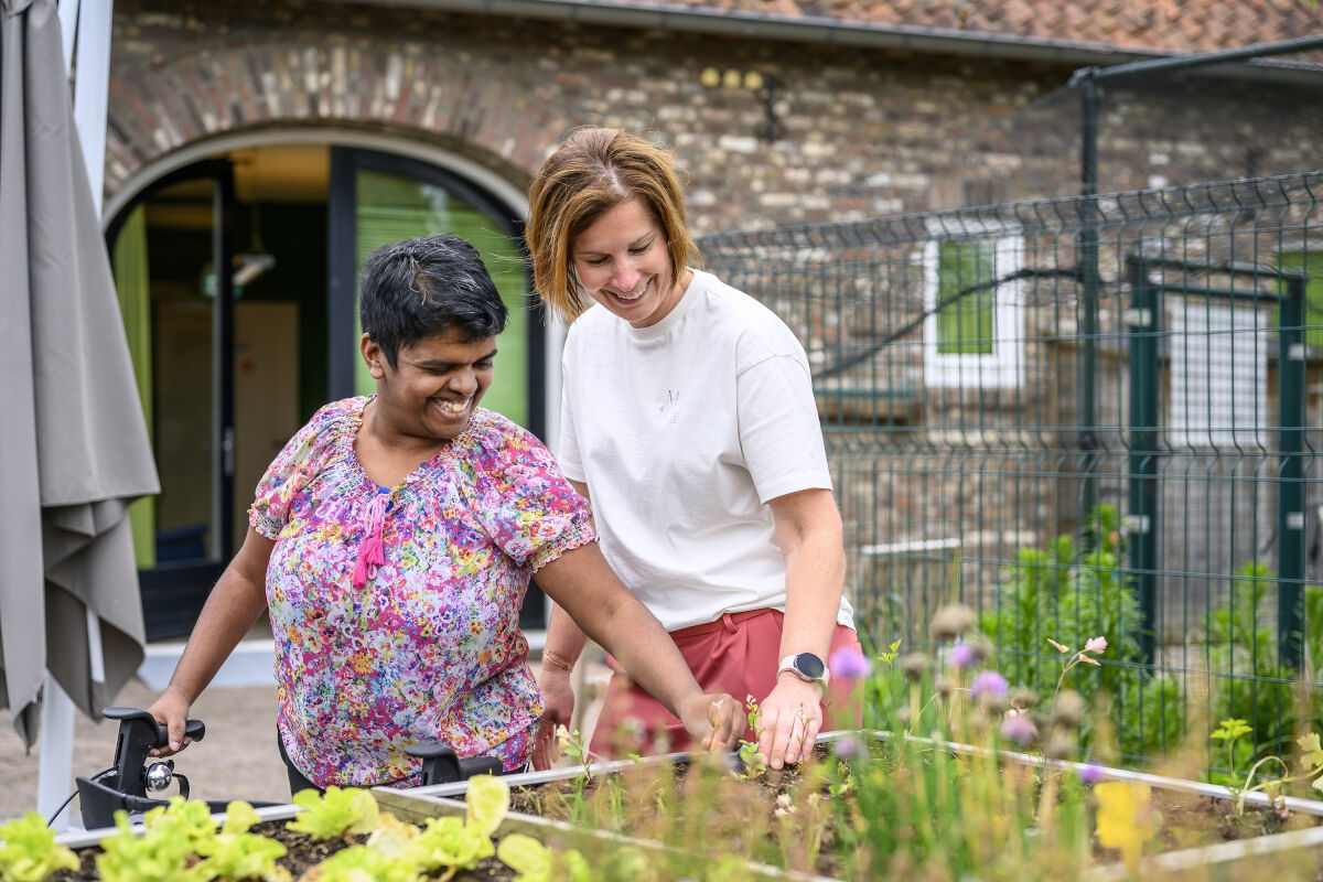 visio-wonen-dagbesteding-stramproy-vvb-medewerker-moestuin (2).jpg