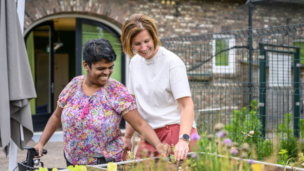 visio-wonen-dagbesteding-stramproy-vvb-medewerker-moestuin (2).jpg visio-wonen-dagbesteding-stramproy-vvb-medewerker-moestuin (2).jpg