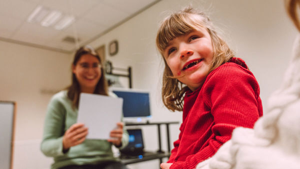 koninklijke_visio_amsterdam_kind_medewerker_onderzoek_6.jpg koninklijke_visio_amsterdam_kind_medewerker_onderzoek_6.jpg
