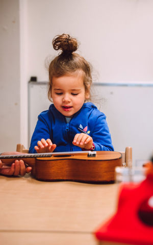 koninklijke_visio_amsterdam_kind_gitaar.jpg koninklijke_visio_amsterdam_kind_gitaar.jpg