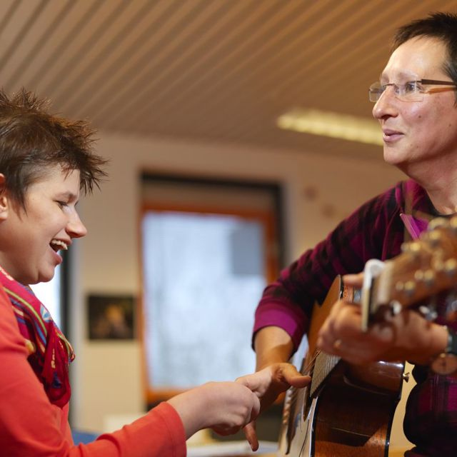 vvb-client-en-begeleider-maken-muziek.jpg vvb-client-en-begeleider-maken-muziek.jpg