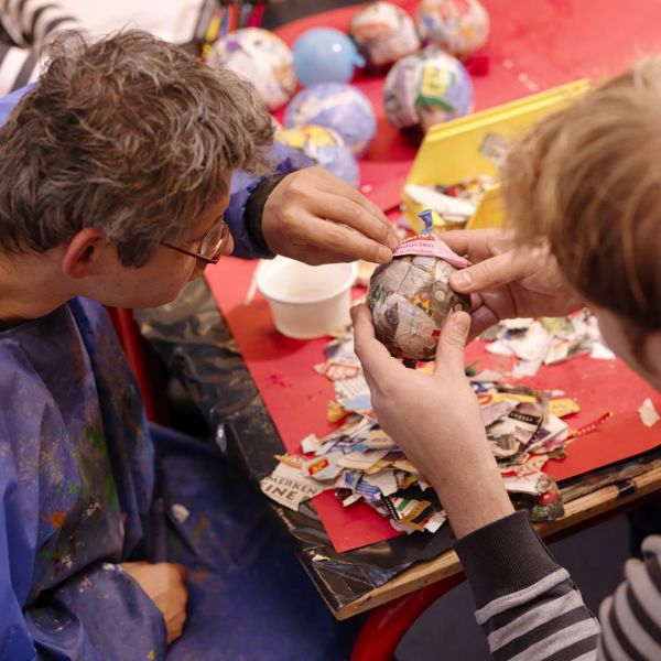 visio-slechtziende-mensen-vvb-creatief-met-materialen.jpg visio-slechtziende-mensen-vvb-creatief-met-materialen.jpg