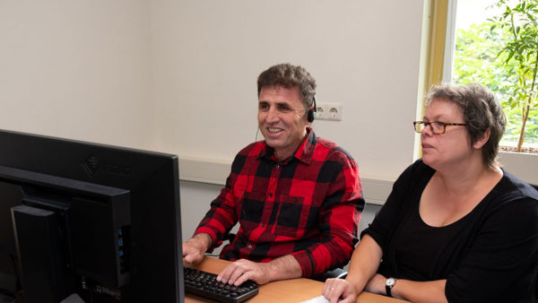 visio-het-loo-erf-training-computer-taal-anderstaligen-visuele-beperking.jpg visio-het-loo-erf-training-computer-taal-anderstaligen-visuele-beperking.jpg