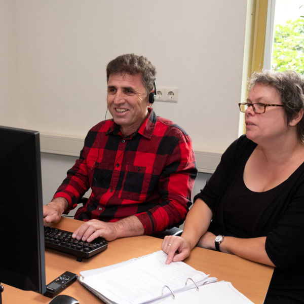 visio-het-loo-erf-training-computer-taal-anderstaligen-visuele-beperking.jpg visio-het-loo-erf-training-computer-taal-anderstaligen-visuele-beperking.jpg